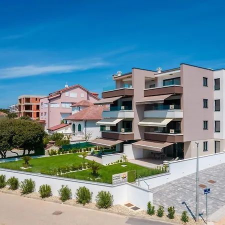 Ii アパート マンドレ