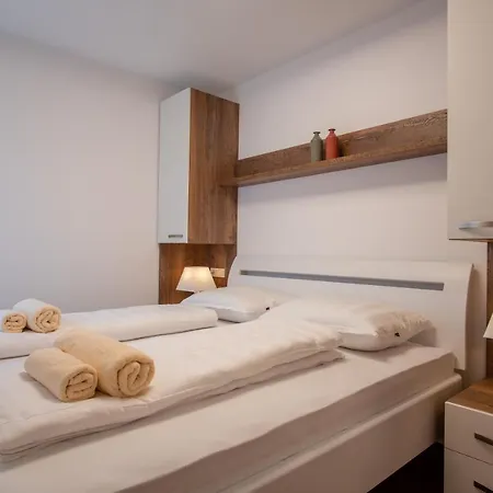 Apartment Ii Mandre